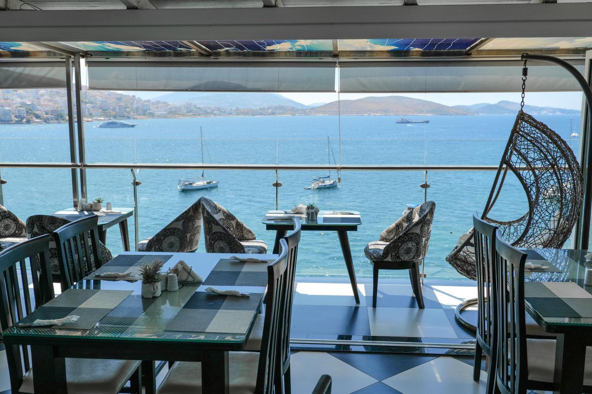 Republika Hotel Sarandë Exterior foto